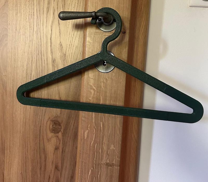 Clothes hanger