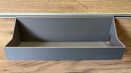 Korb für die Küchenwand mit Rinne. Basket for the kitchen wall with a gutter.