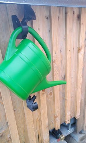 Haken für Gießkanne und Brauseaufsatz