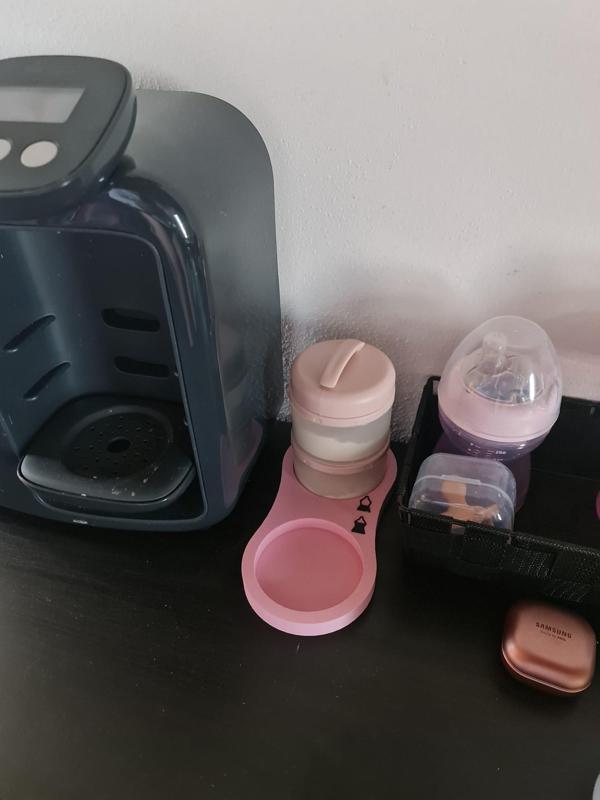 Powdered milk jars holder