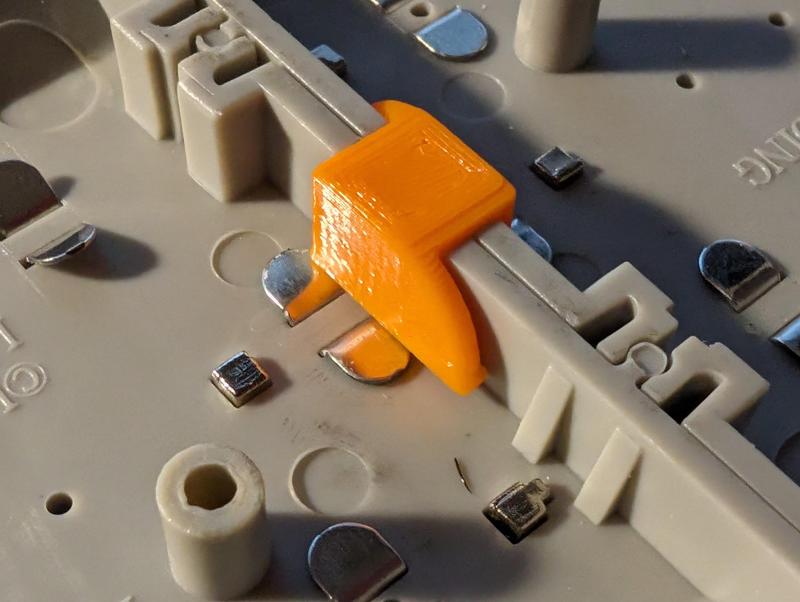 Fastrack Clip (O Scale / O Gauge)