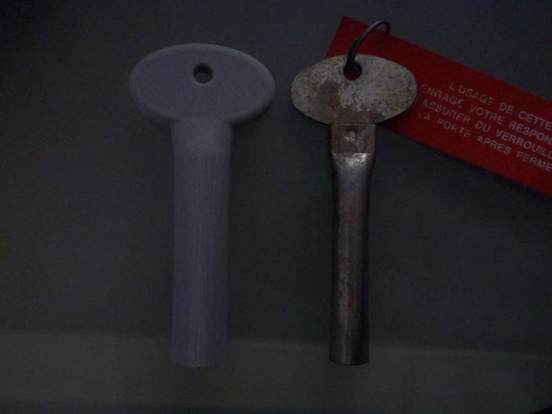 Triangle key 8mm France