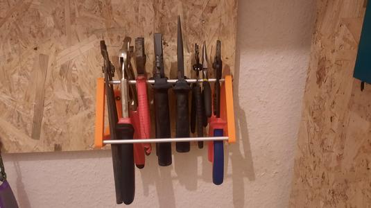 Pliers wall hanger
