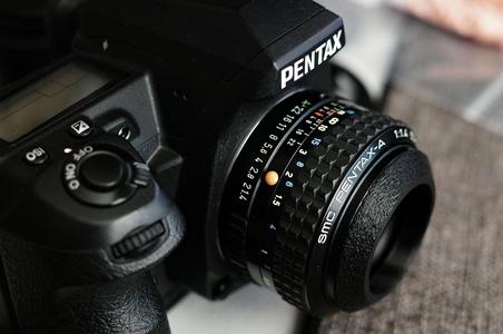 Low profile 49mm threaded lens hood