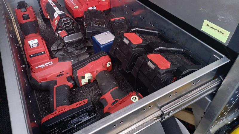 Hilti Nuron dual battery holder