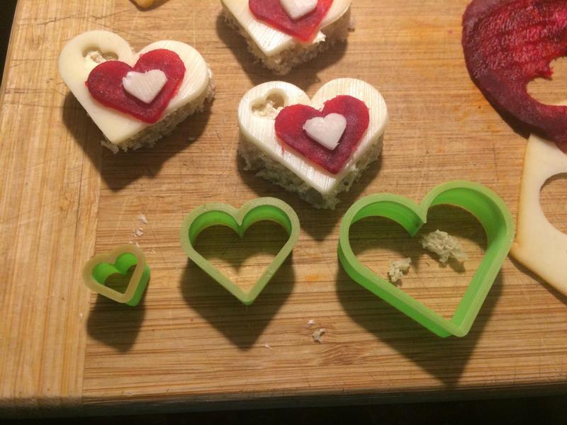 Heart toast cutters / Vykrajovátka na srdíčkové tousty