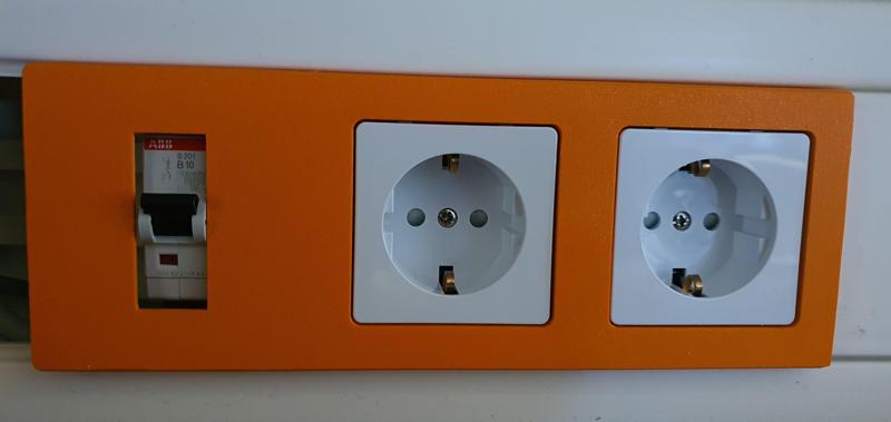 socket cover with circuit breaker