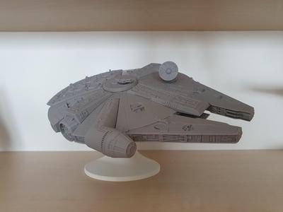 Fab365 Millenium Falcon stand