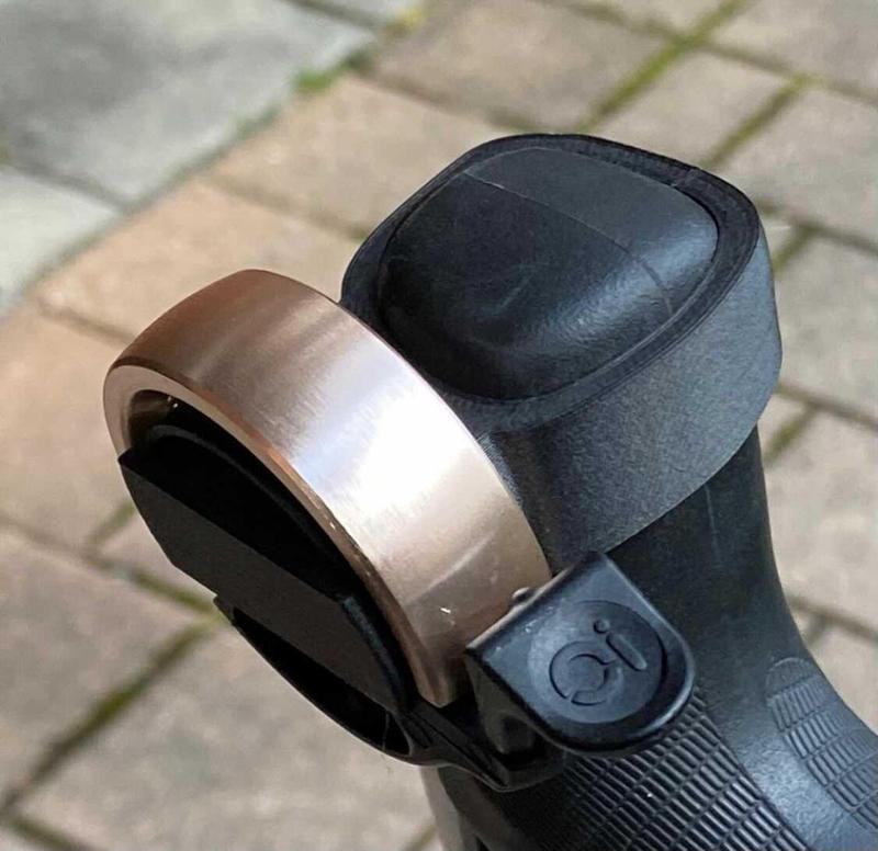 Bicycle bell mount for SRAM Force22 hoods