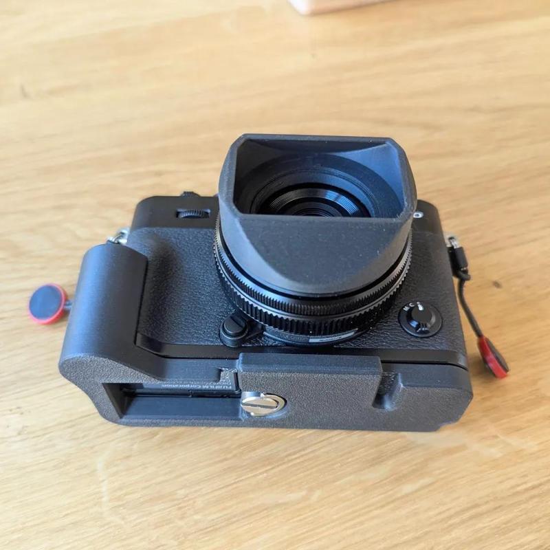 Fujifilm X-T30 grip / tripod mount   