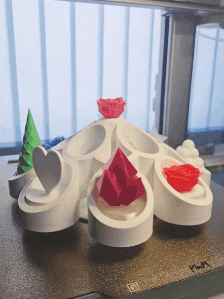 Esstisch Dekoration mit austauschbaren Einsätzen   