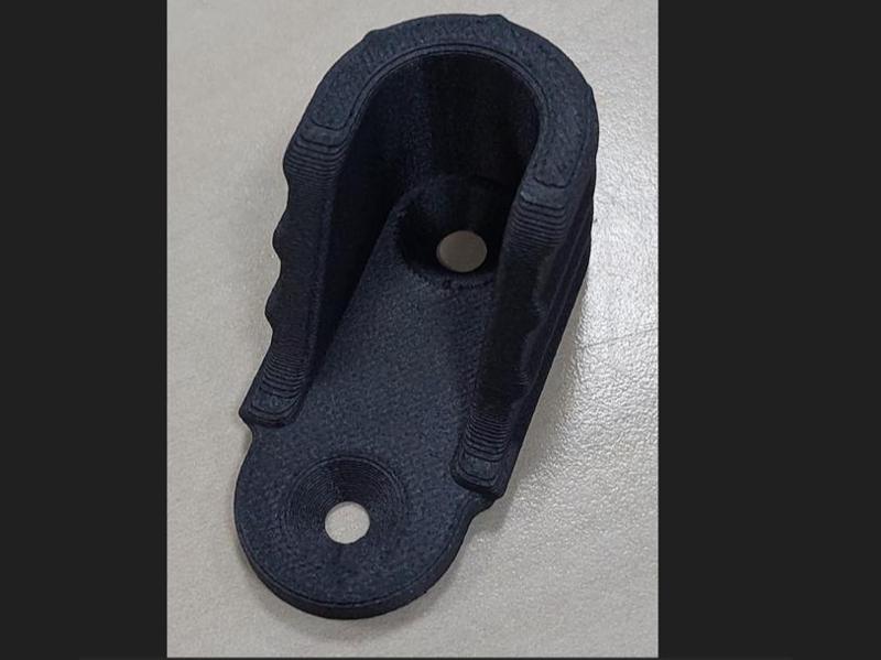 Hanger bar support for wardrobe