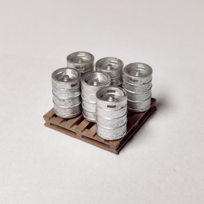 Model Railway Stainless Steel Beer Keg and Pallet