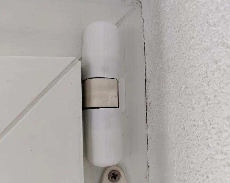 Replacement cover for Roto Centro 100 top shear hinge of an old tilt and turn window (Internorm)   