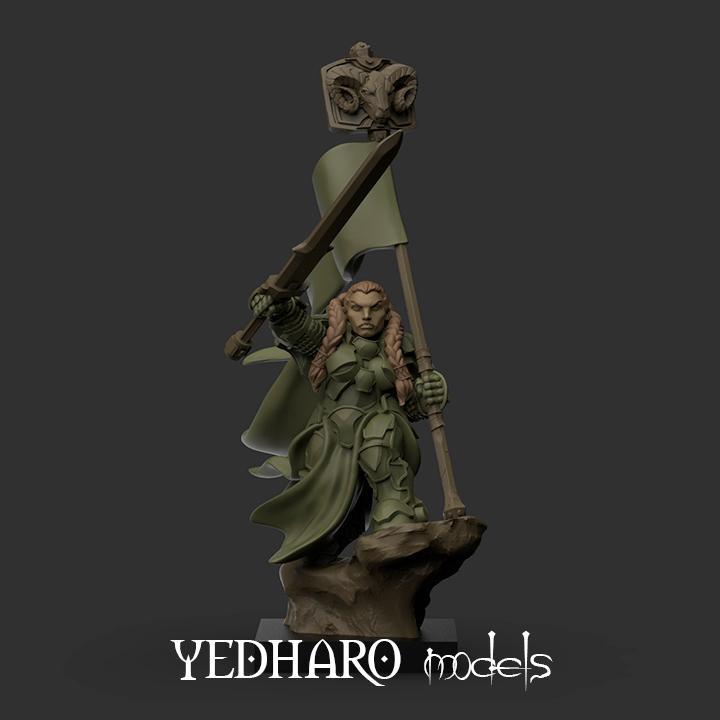 Dwarf female standard bearer