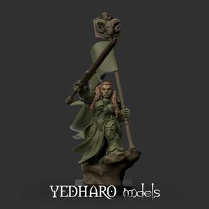 Dwarf female standard bearer
