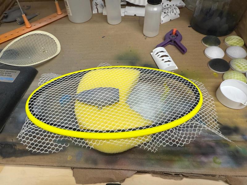 Frame for holding mesh to air brush scales