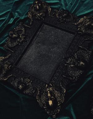 skull frame
