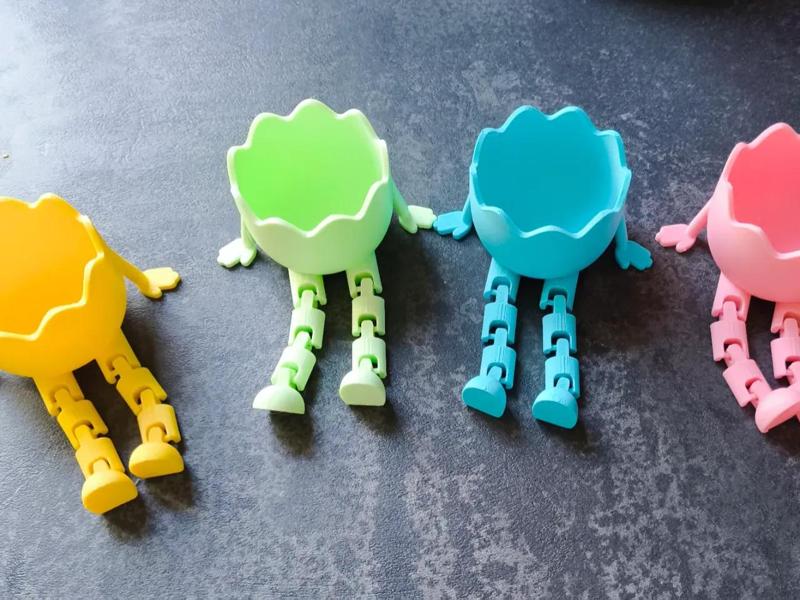 Eierbecher mit Füßen   