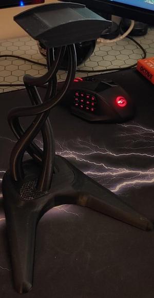 Twisted Headset stand