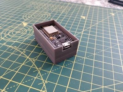 NodeMCU Amica ESP-8266 and DHT22 case