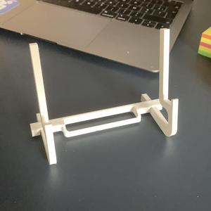 Horizontal phone stand