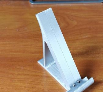 Foldable tablet holder