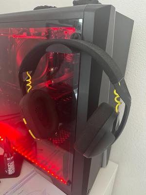 Headphone holder on case