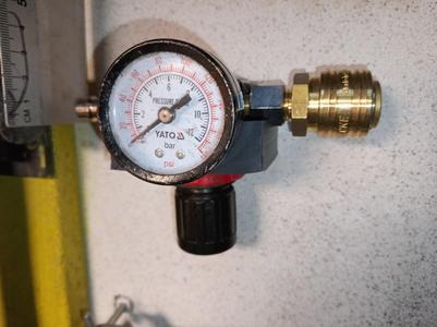 Air pressure regulator holder