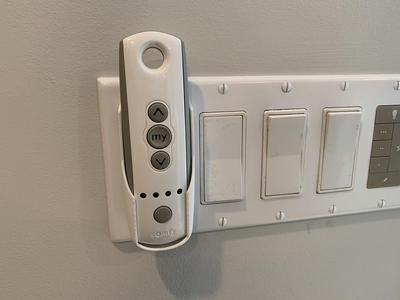 Somfy Telis remote holster for DECORA wall plate