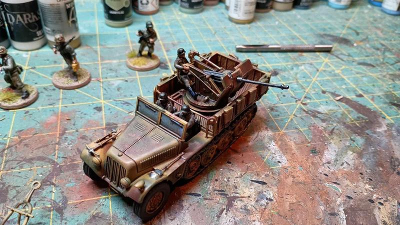 Half-track Sd.Kfz.10/4 with 2cm Flak 30 + Crewmen (Germany, WW2)