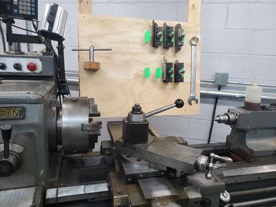 Lathe tool holders