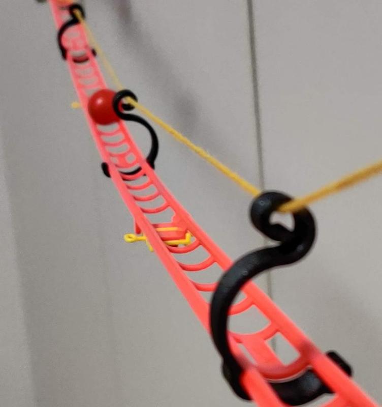 Marble run rope hanger (Quercetti Skyrail)