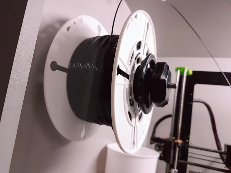 SPOOL HOLDER FOR ENCLAUSUREMENT