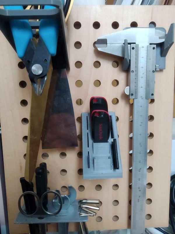 Pegboard- USB Stick&SD Card Holder