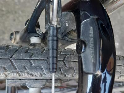 Dust rubber for the brake cable