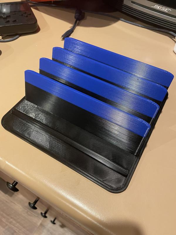 Multiple iPads Stand/charging station