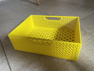 Box with grid sides and bottom