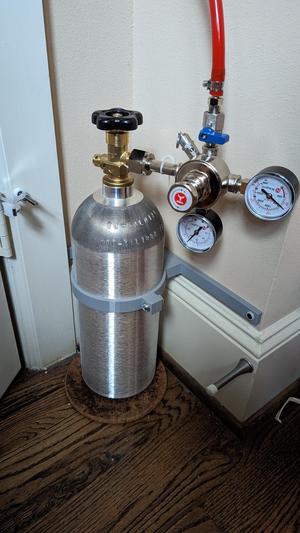 CO2 tank bracket