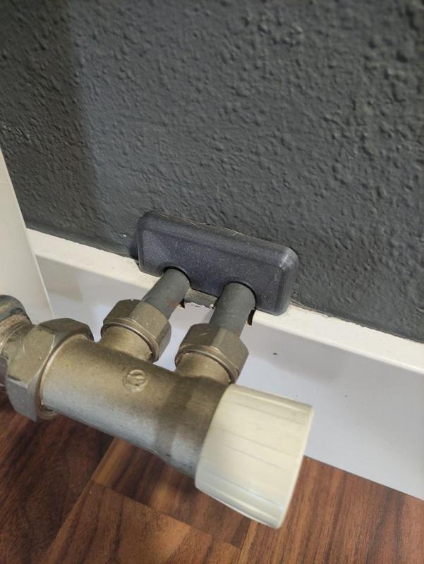 3008_Heating pipe trim.