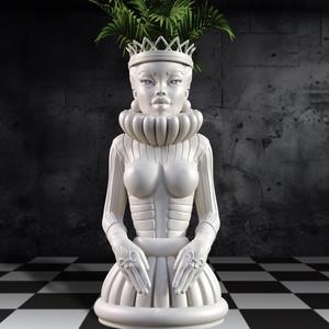 QUEEN CHESS PIECE/PLANTER