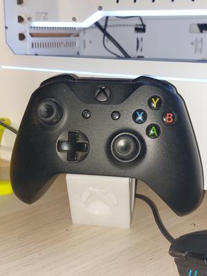Magnetic or not Xbox Controller Stand/mount