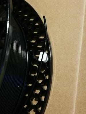 Filament clip for Prusament spool holders