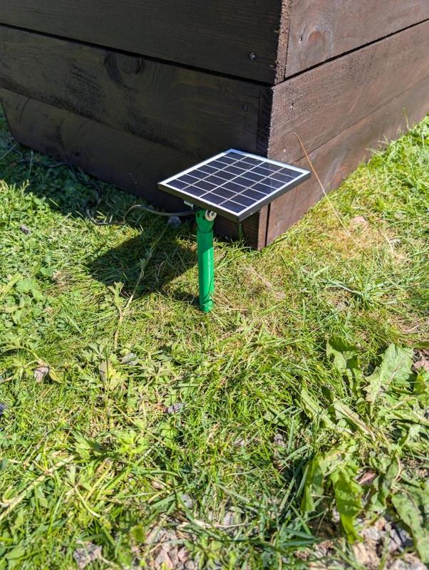 Ground spike and screw mount for fountain solar panel