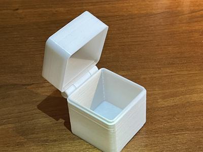 Box with hinged lid