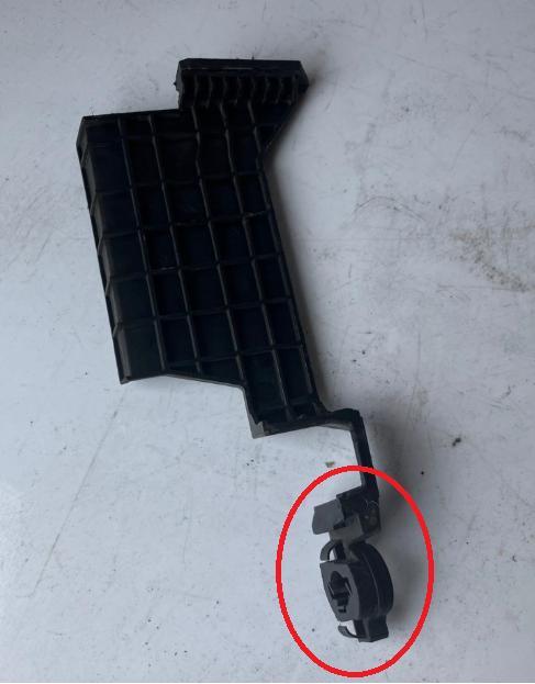 Battery holder mounting point Citroen c4 grand picasso 2015