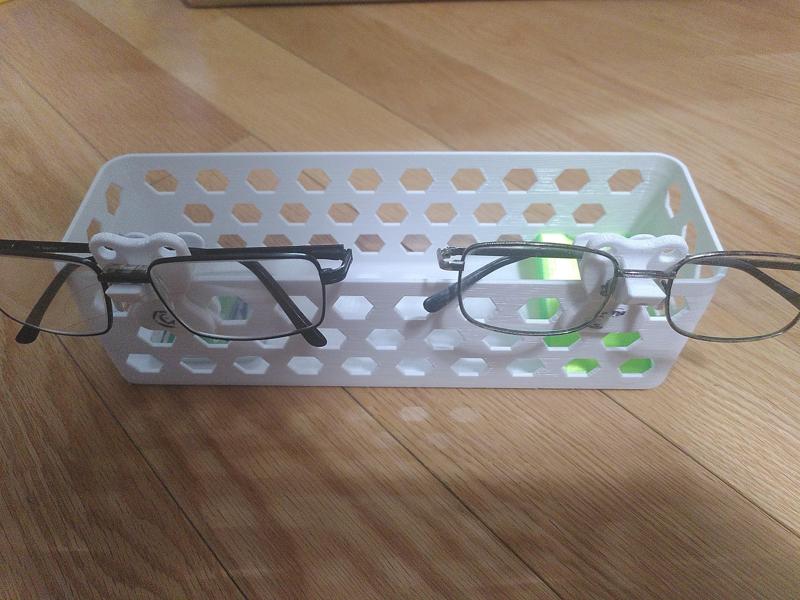 Desktop trays