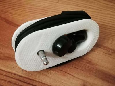 EARPHONES HOLDER