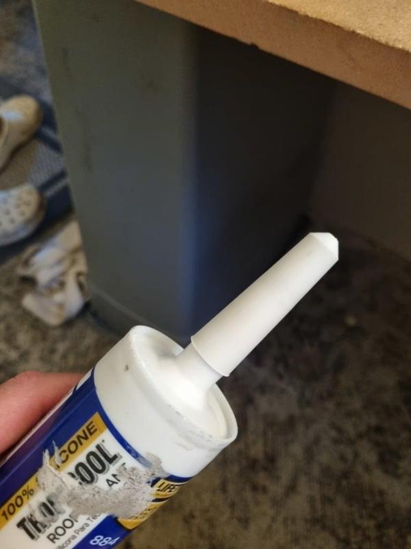 Caulk/caulking tube press on cap