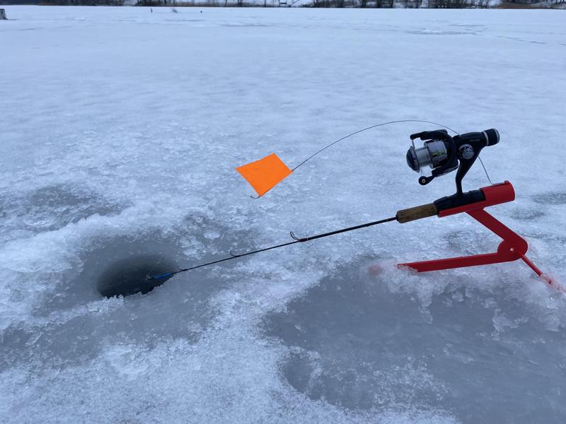 Ice fishing rod mount